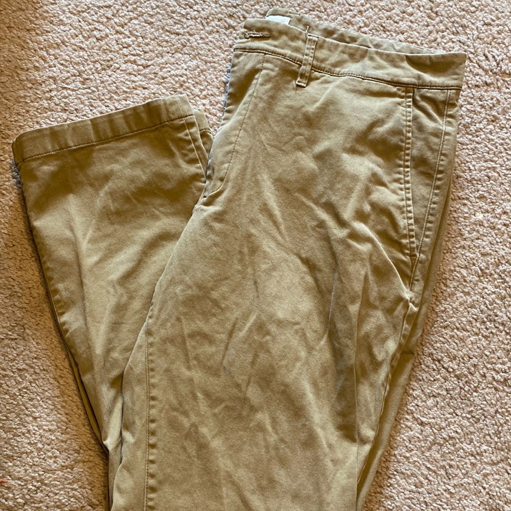 Men’s tan khakis